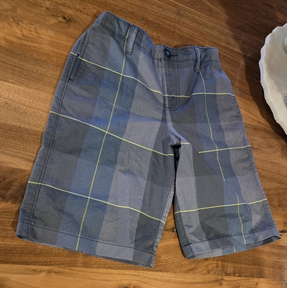 Boy Under Armour Golf Shorts M Plaid Preppy Travel Hamptons